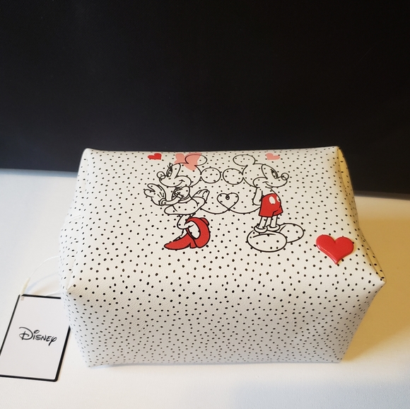 Disney Mickey and Minnie Love Valentine's Cosmetic Toiletries Bag - Picture 5 of 6
